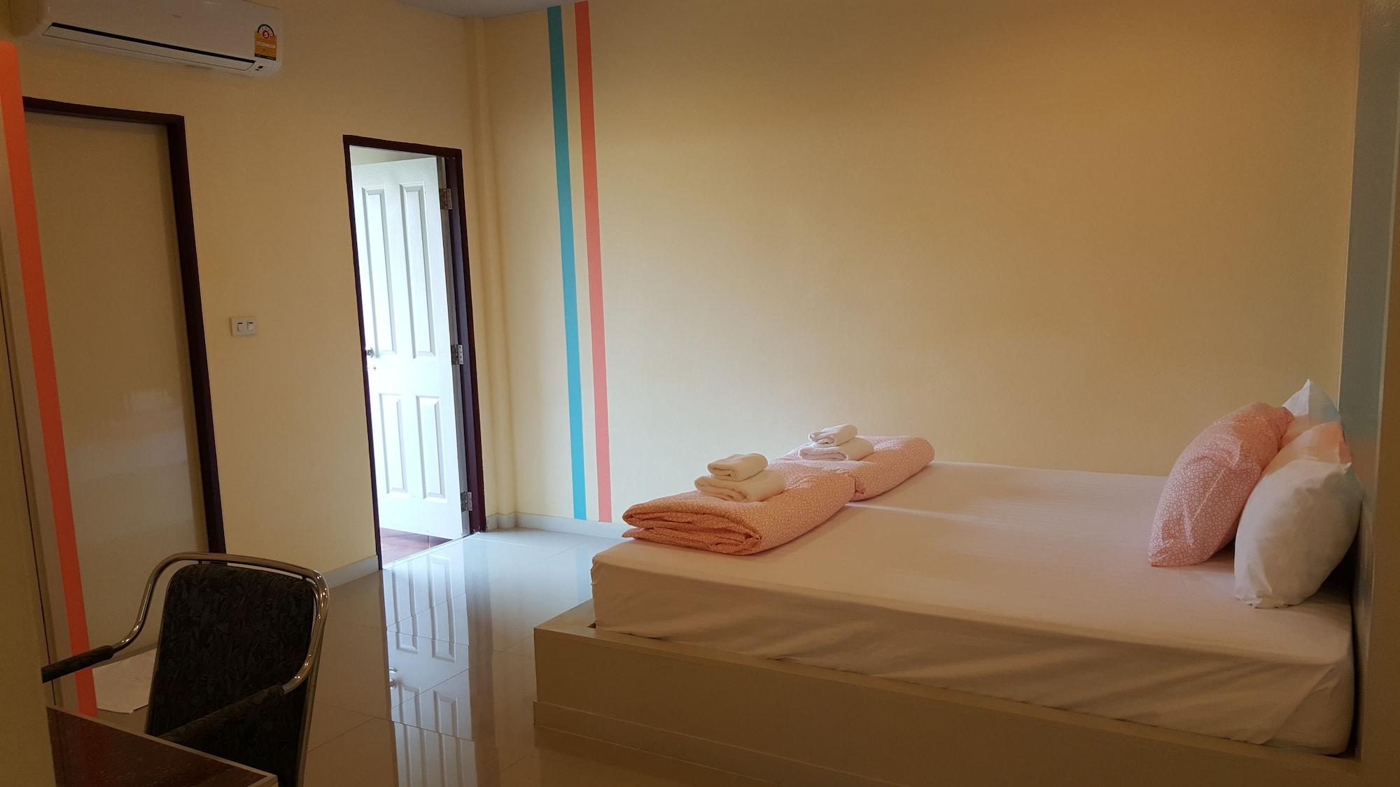 Juntima Place At Amphawa Luaran gambar