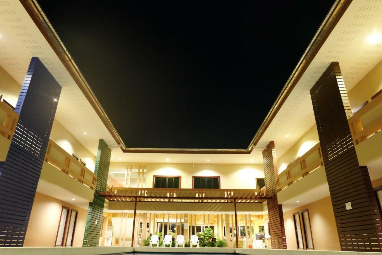 Juntima Place At Amphawa Luaran gambar