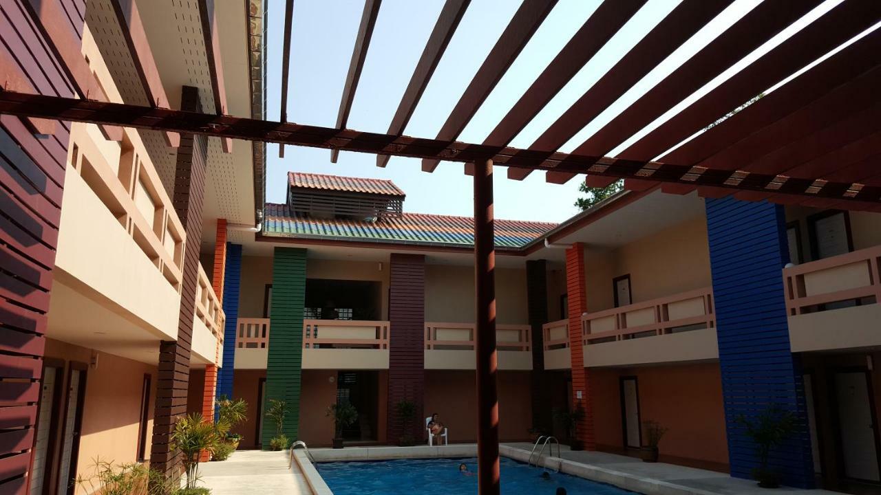 Juntima Place At Amphawa Luaran gambar